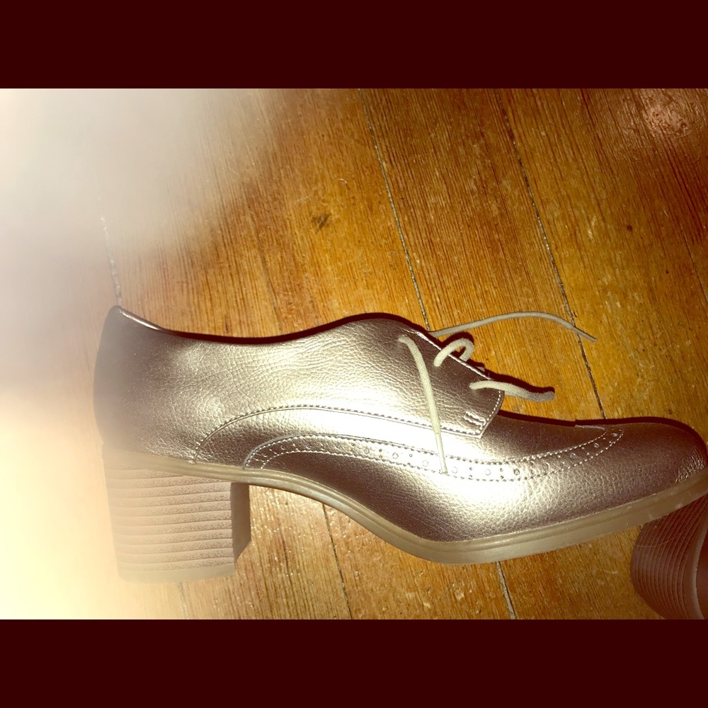 NWOT gorgeous golden taupe neutral shoe